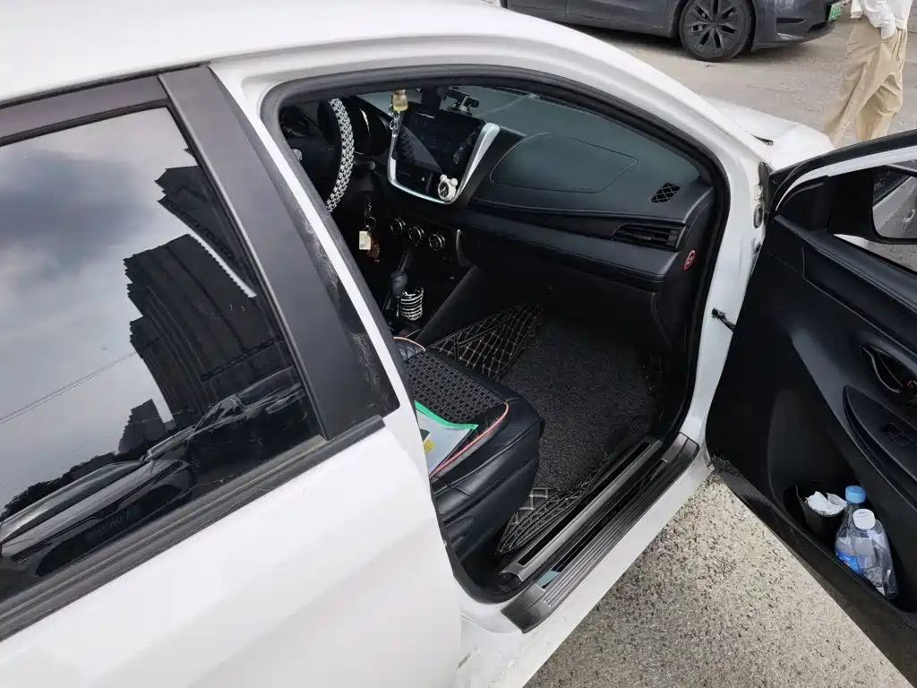 Toyota Yaris L 2019 — фото 20