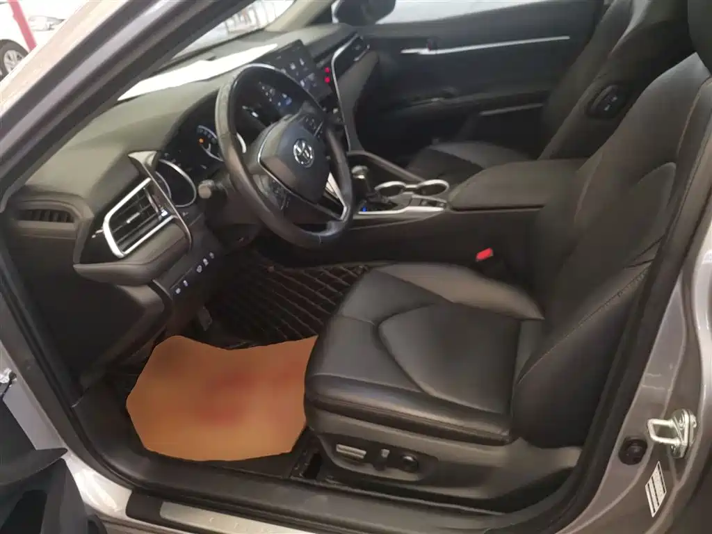 Toyota Camry 2022 — фото 16
