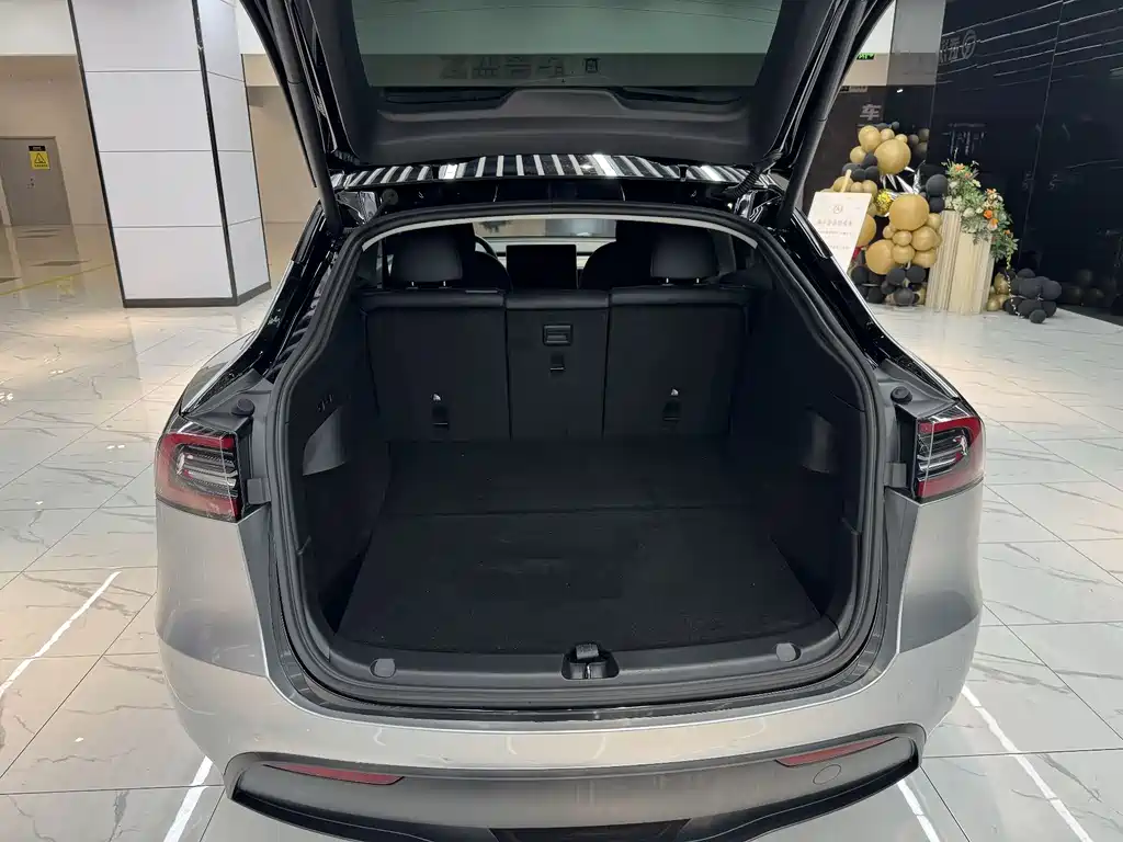 Tesla Model Y 2022 — фото 9