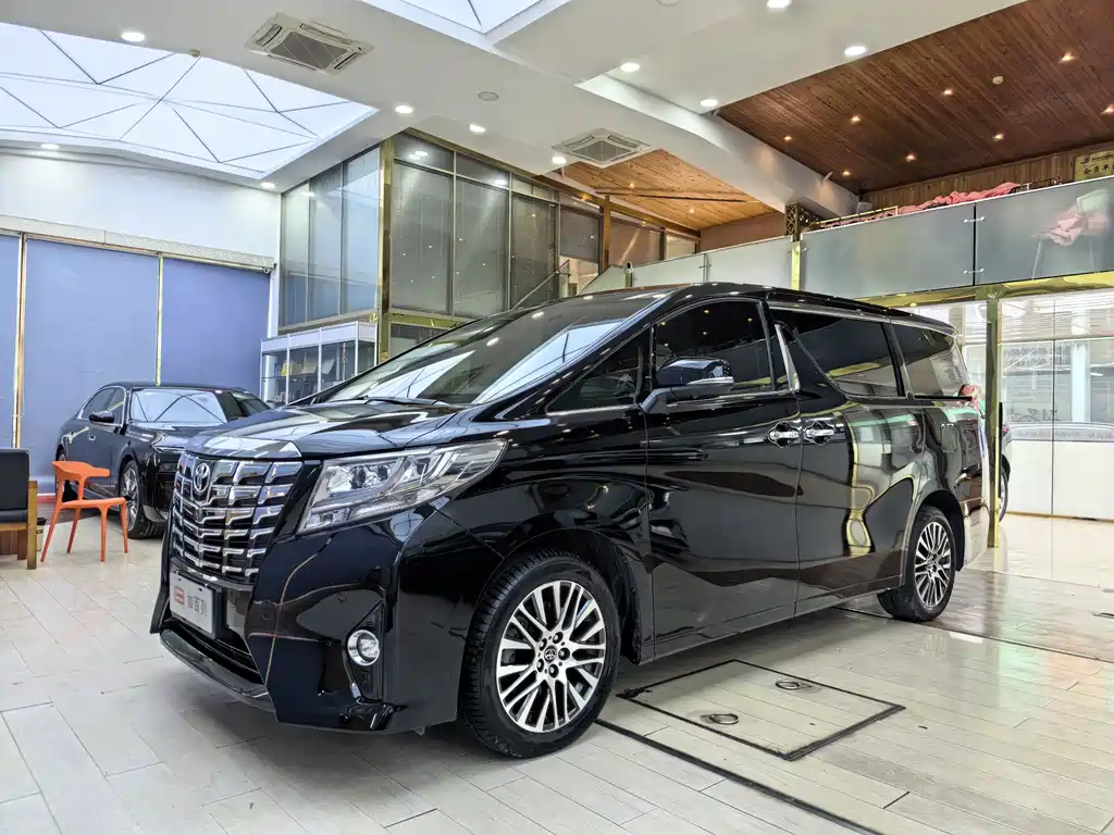 Toyota Alphard 2017 — фото 1