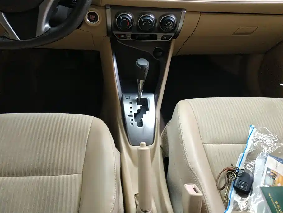Toyota Yaris L 2014 — фото 16