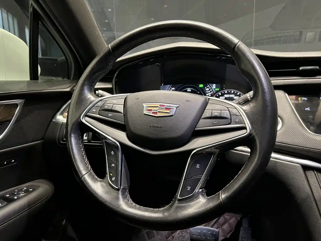 Cadillac XT5 2017 — фото 8