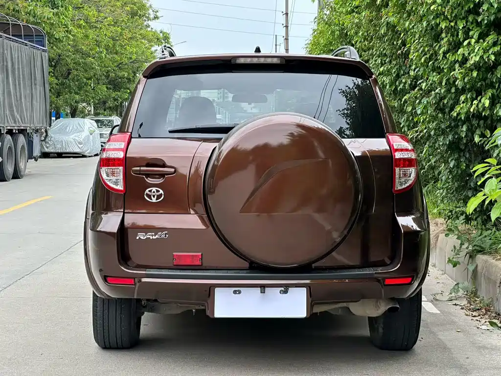 Toyota RAV4 2012 — фото 12