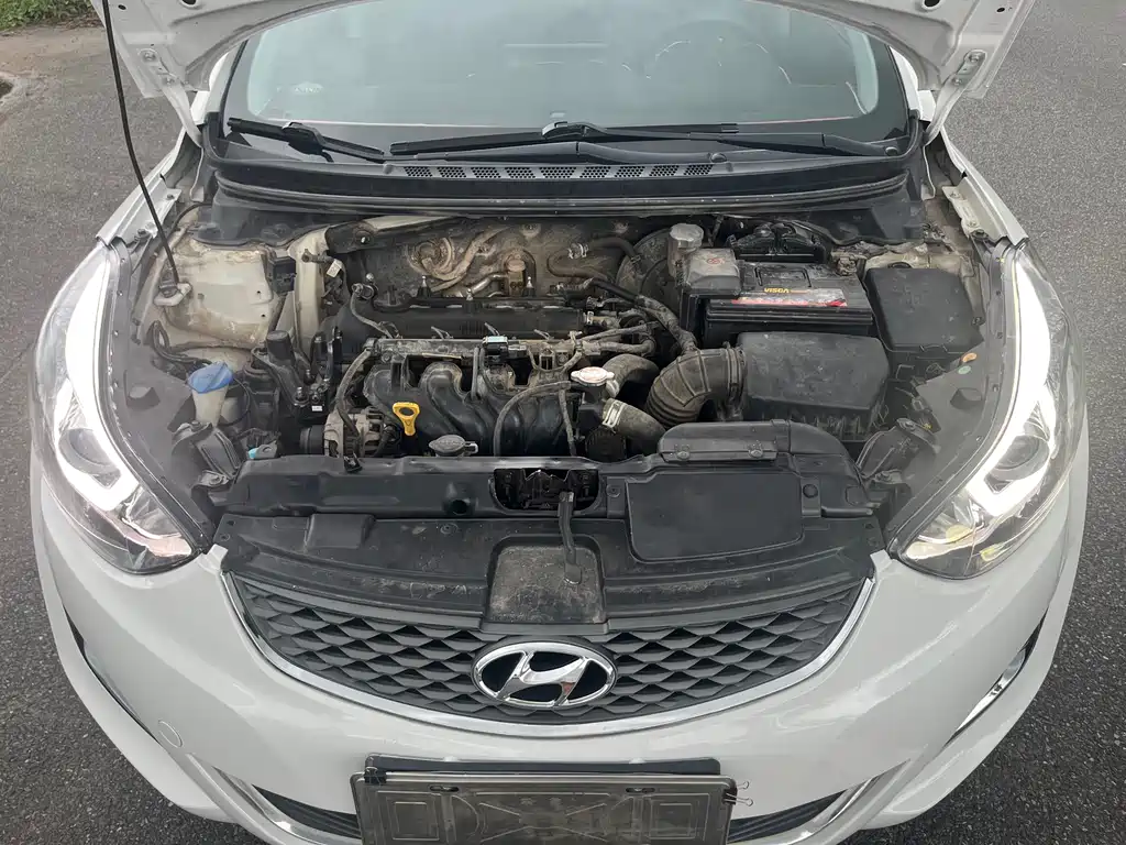 Hyundai Elantra 2017 — фото 13
