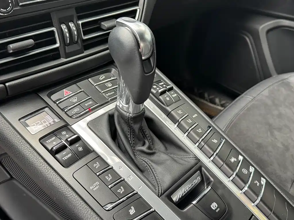 Porsche Macan 2021 — фото 16