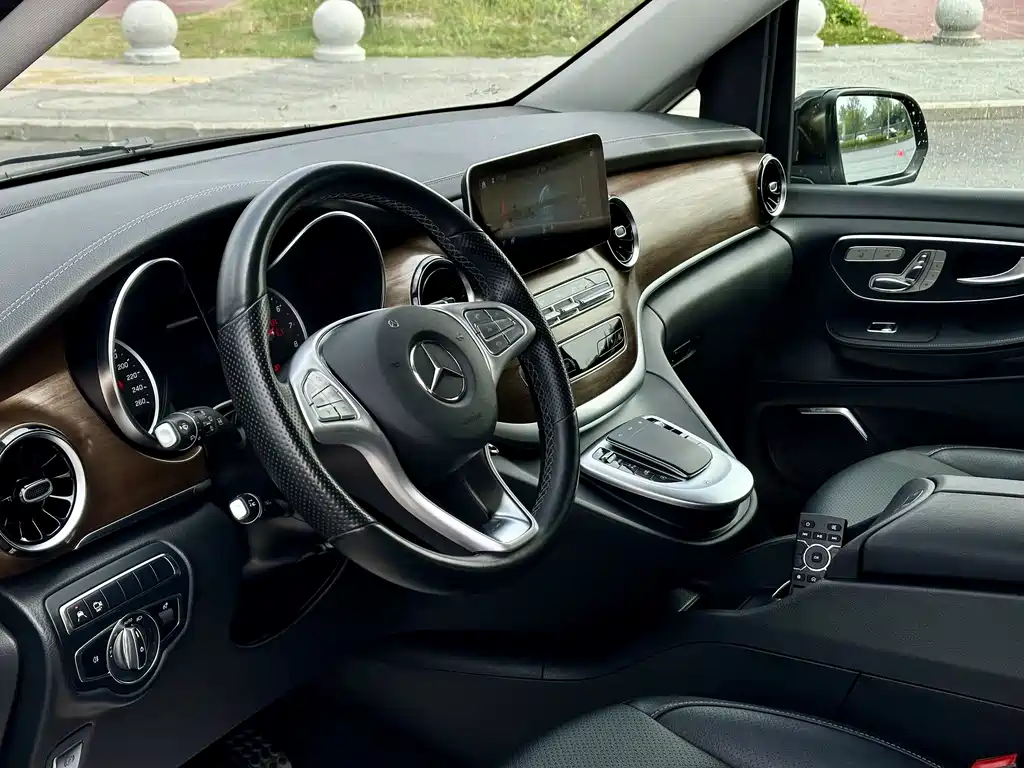 Mercedes-Benz V-Class 2021 — фото 8