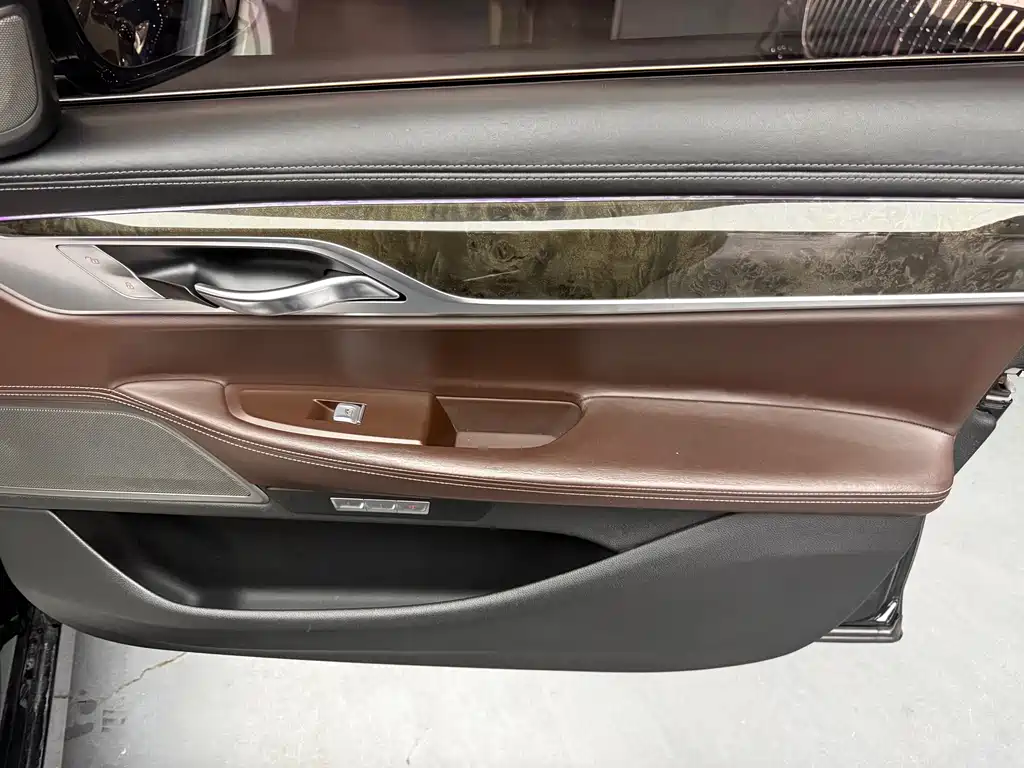 BMW 7 Series 2016 — фото 27