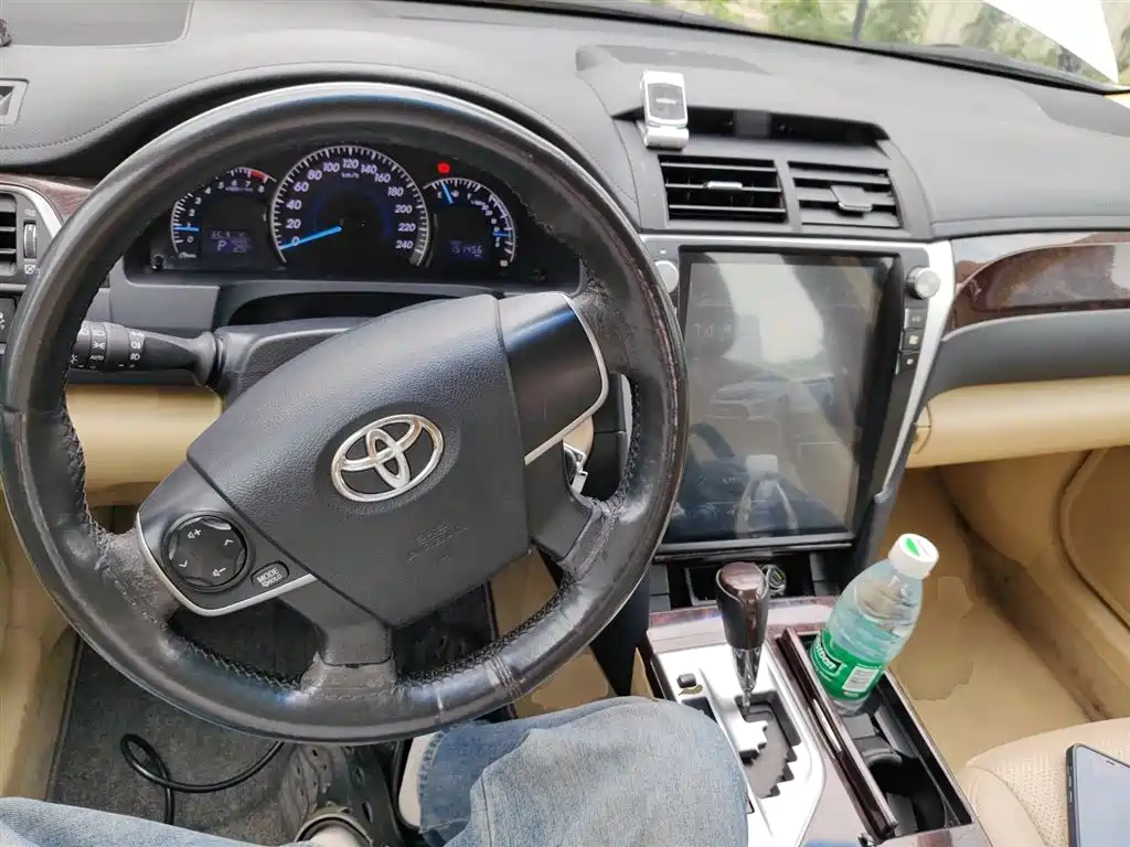 Toyota Camry 2015 — фото 6