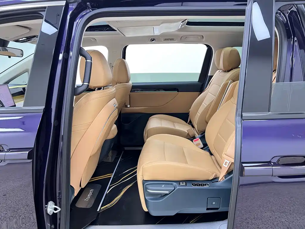 GAC Motor E8 PHEV 2023 — фото 16