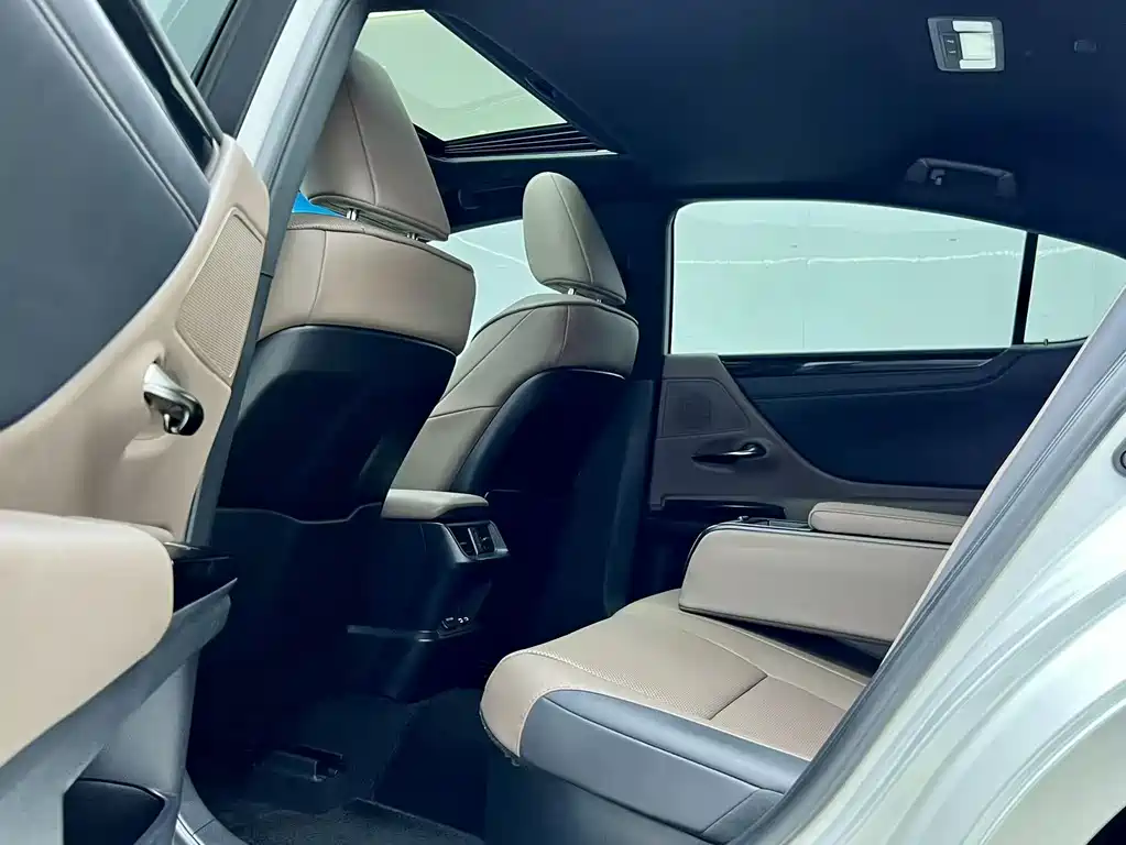 Lexus ES 2022 — фото 10