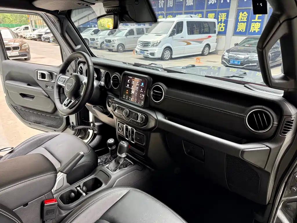 Jeep Wrangler PHEV 2022 — фото 11