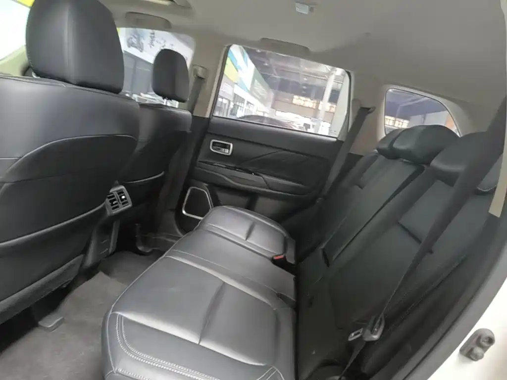Mitsubishi Outlander 2020 — фото 17