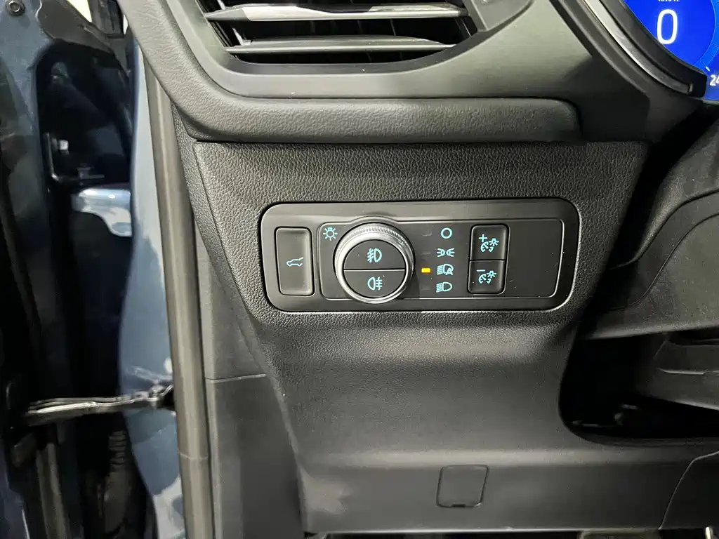 Ford Escape 2020 — фото 19
