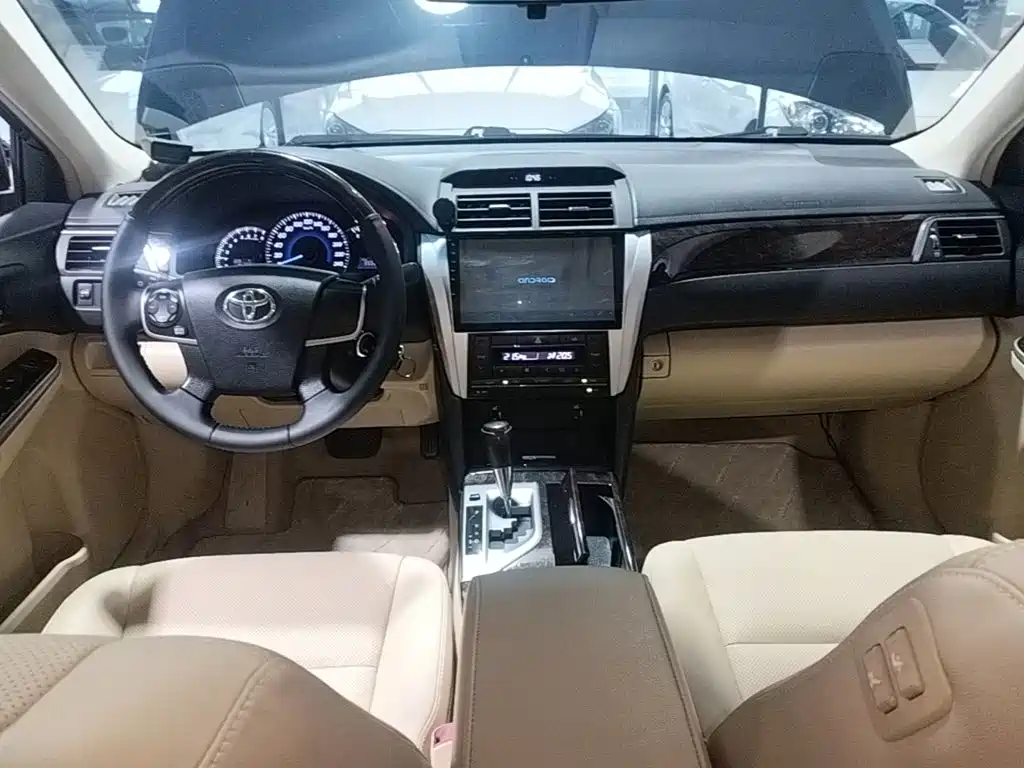 Toyota Camry 2016 — фото 10