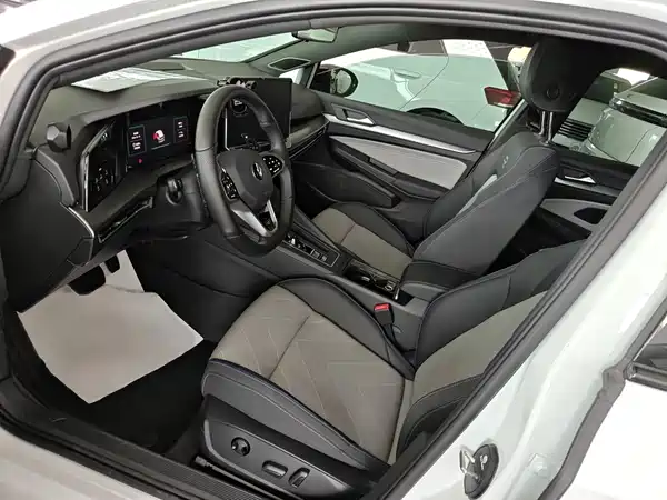 Volkswagen Golf 2025