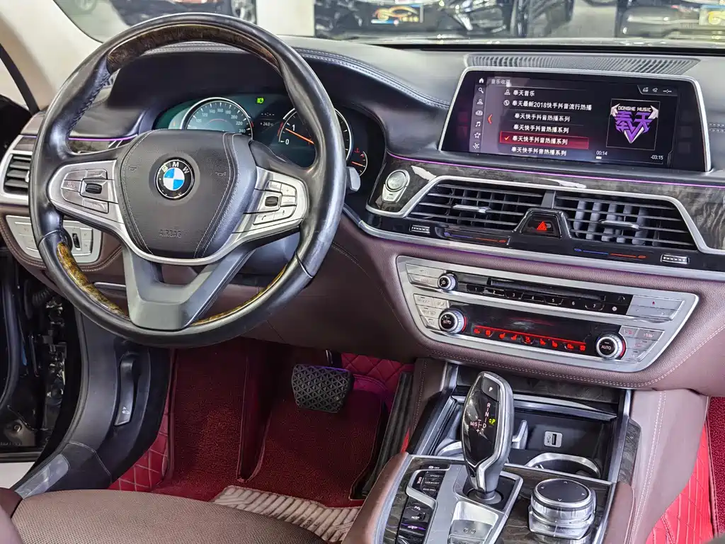 BMW 7 Series 2017 — фото 10
