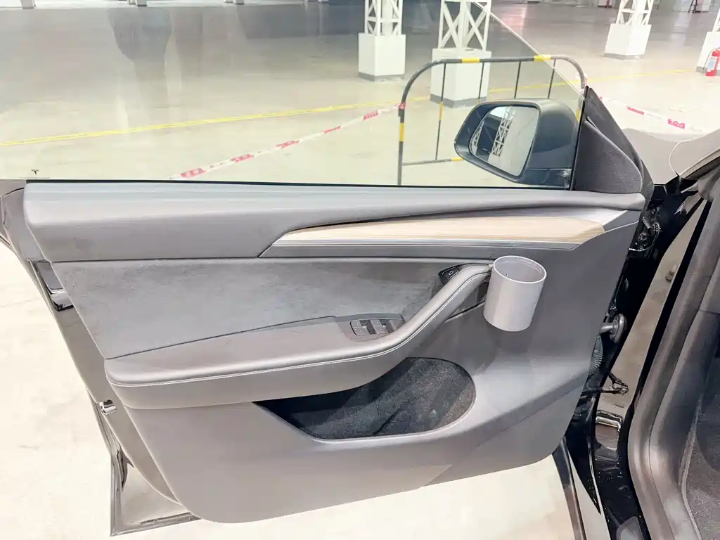 Tesla Model Y 2021 — фото 15