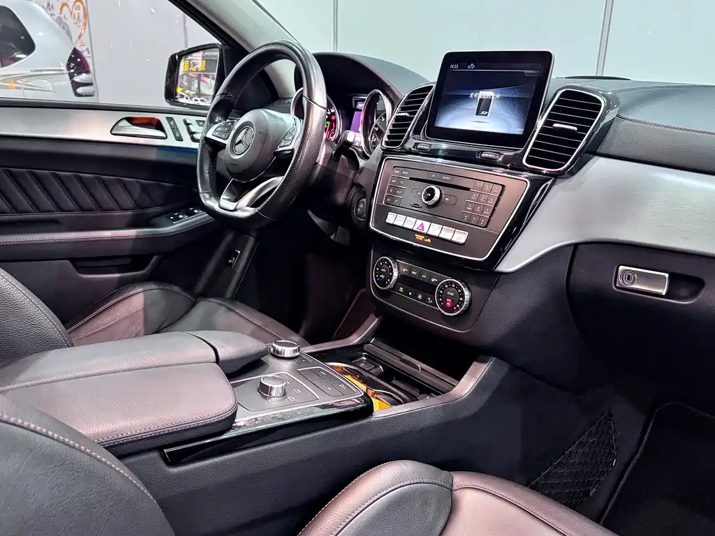 Mercedes-Benz GLE Coupe AMG 2018 — фото 19