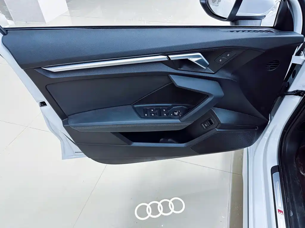 Audi A3 2023 — фото 15