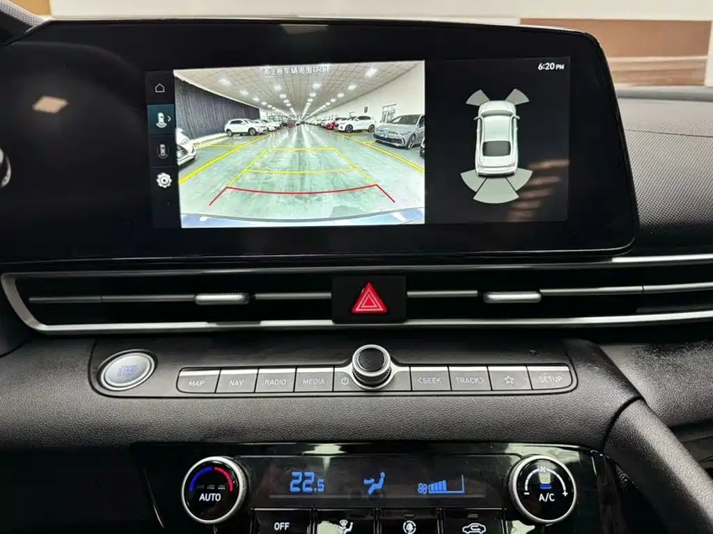 Hyundai Elantra 2023 — фото 13