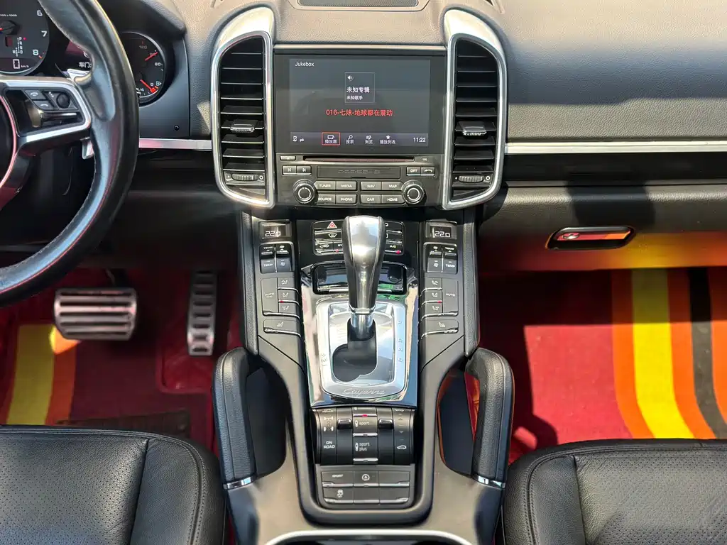 Porsche Cayenne 2017 — фото 17