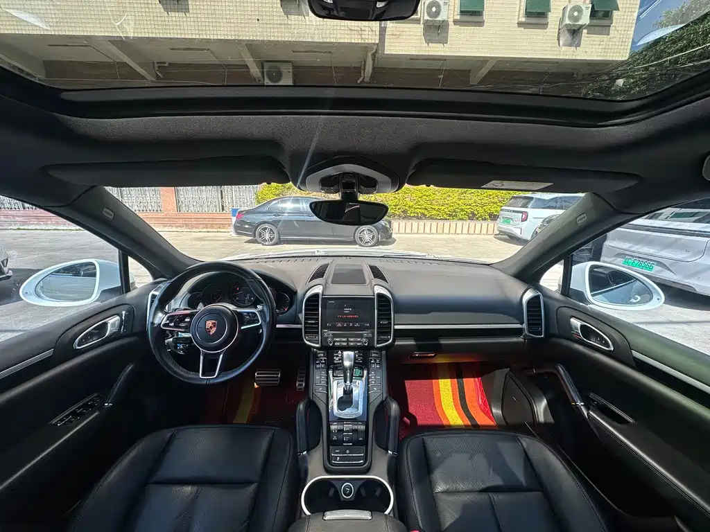 Porsche Cayenne 2017 — фото 16