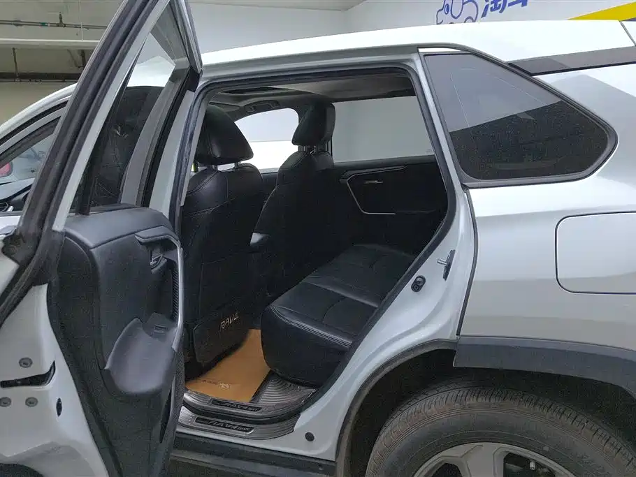 Toyota RAV4 2021 — фото 10