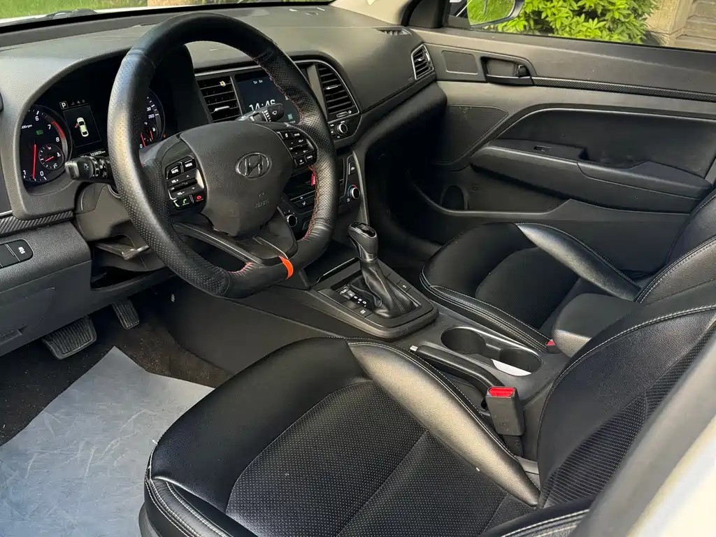 Hyundai Elantra 2018 — фото 4