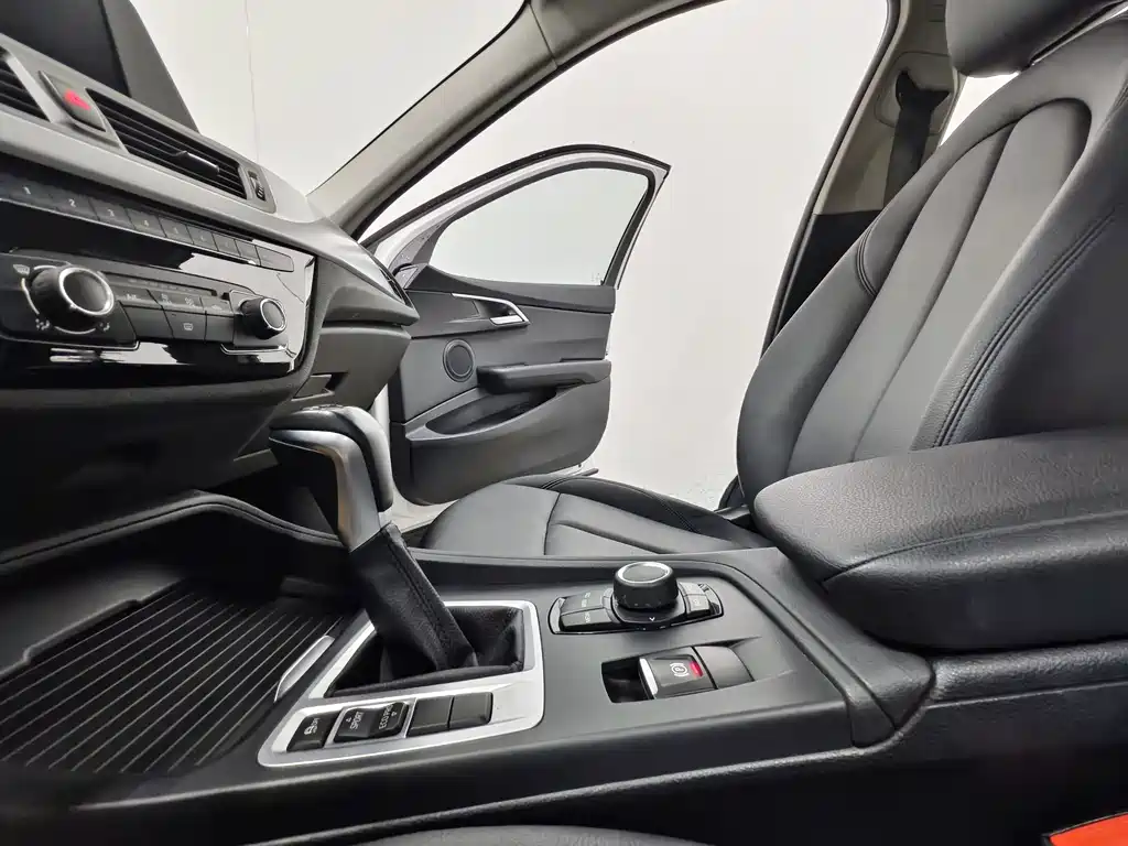 BMW 1 Series 2019 — фото 11