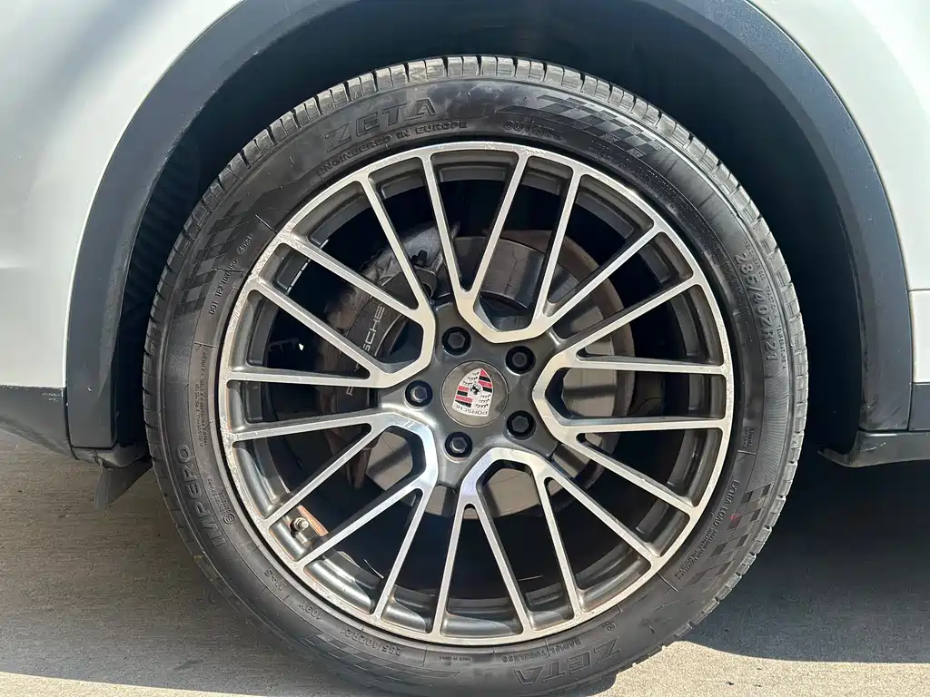 Porsche Cayenne 2017 — фото 27