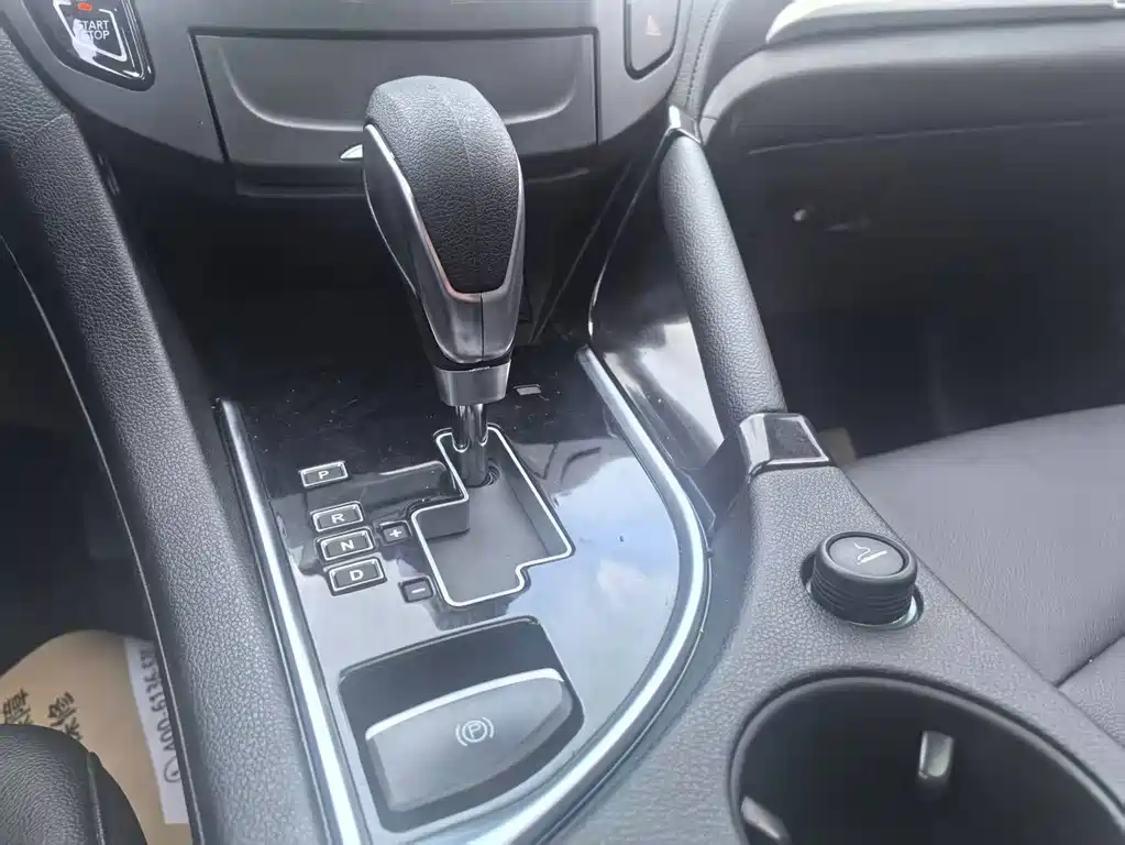 Dongfeng Fengshen AX7 2016 — фото 9
