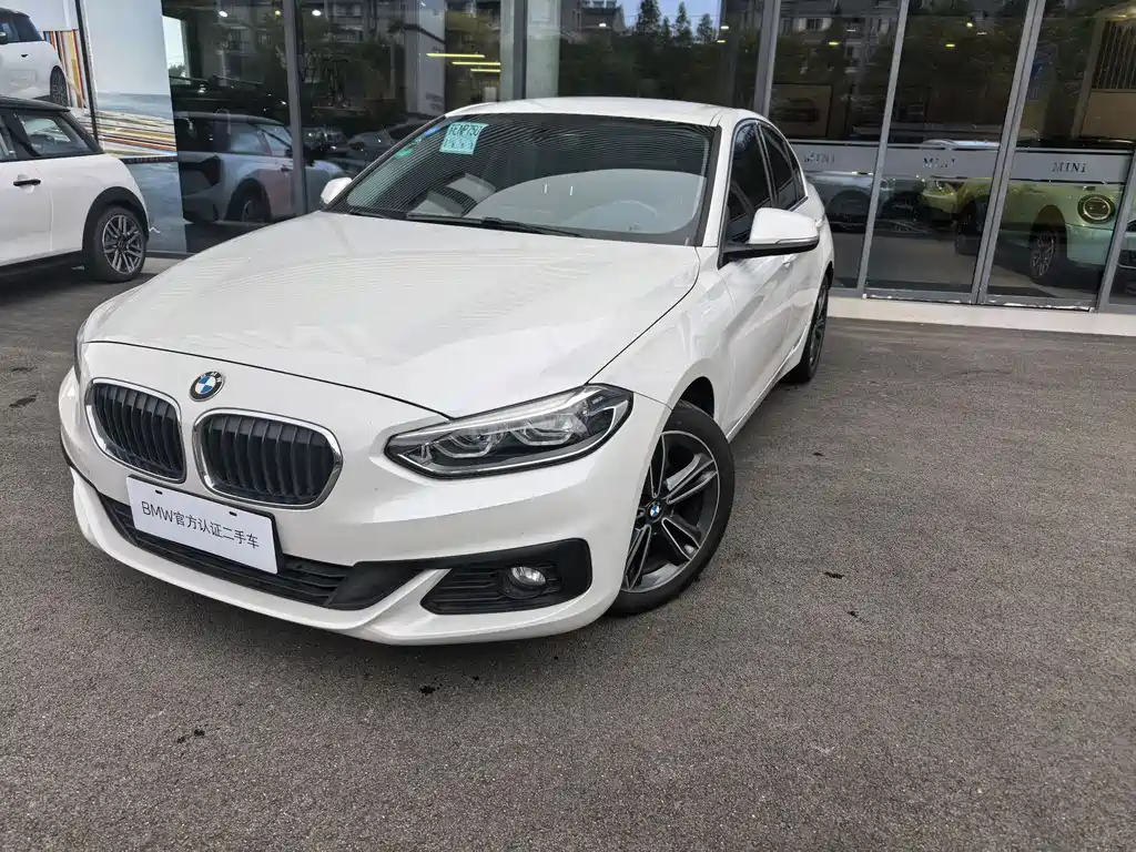 BMW 1 Series 2019 — фото 1