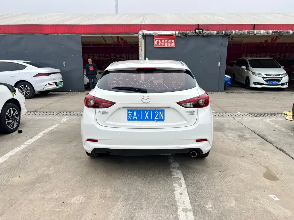 Mazda 3 Axela 2018 — фото 16