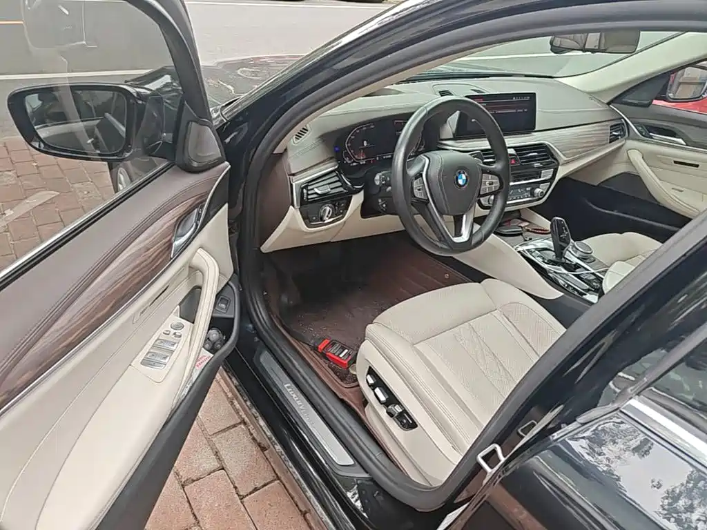 BMW 5 Series 2020 — фото 12