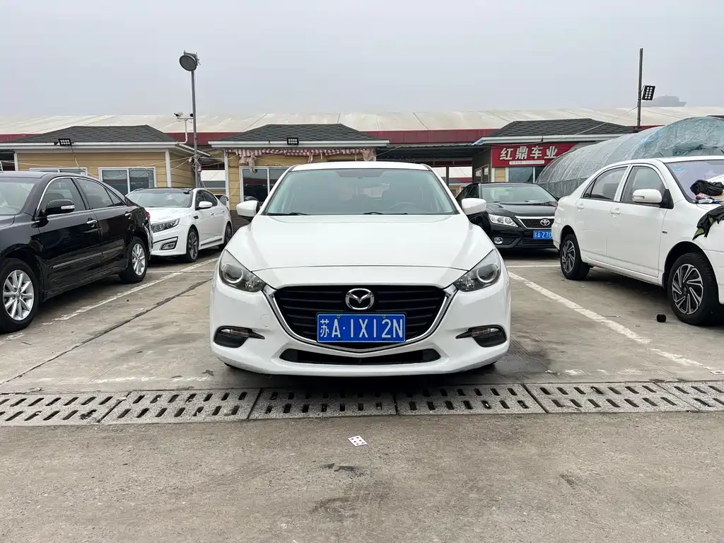 Mazda 3 Axela 2018 — фото 1