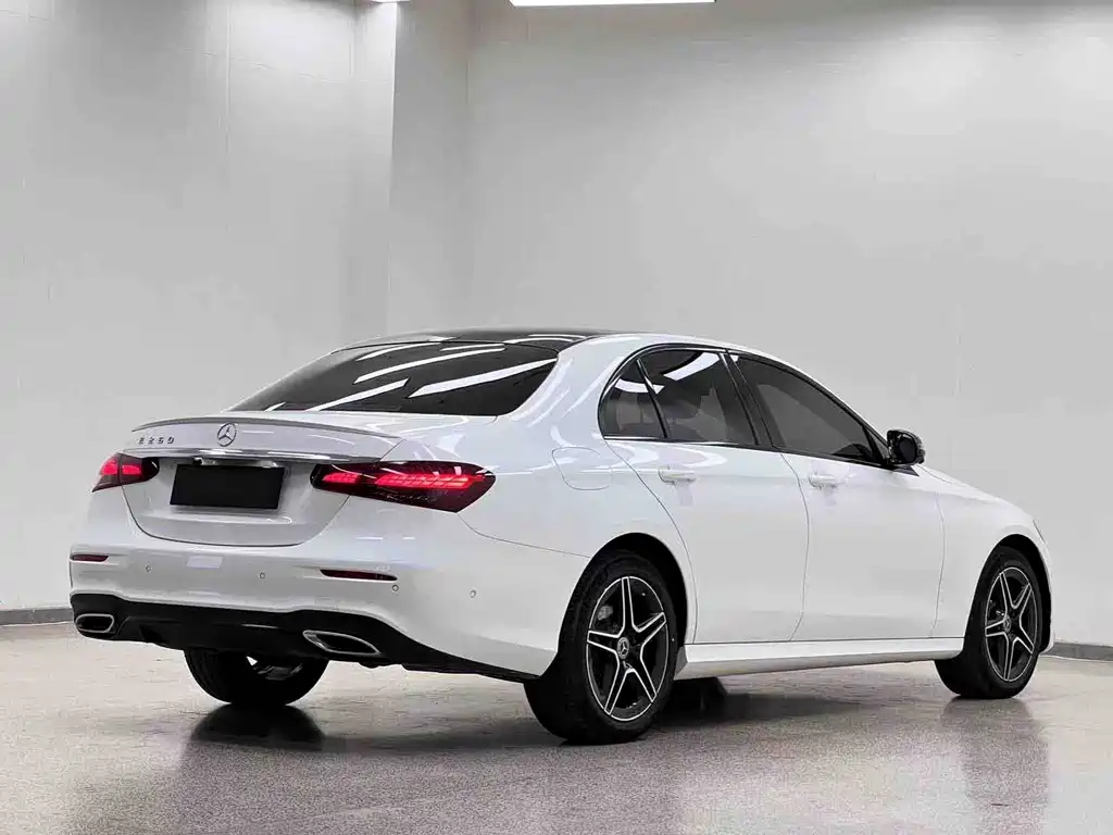 Mercedes-Benz E-Class 2024 — фото 29