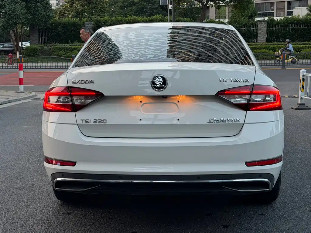 Skoda Octavia 2018 — фото 6