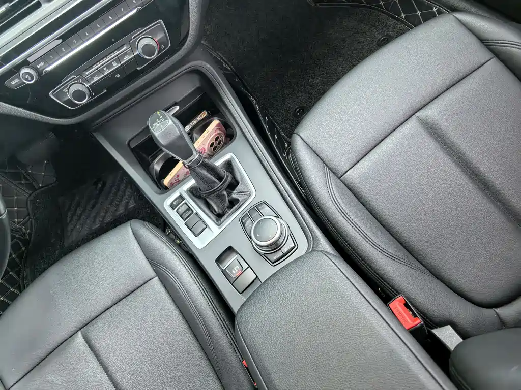 BMW 1 Series 2019 — фото 12