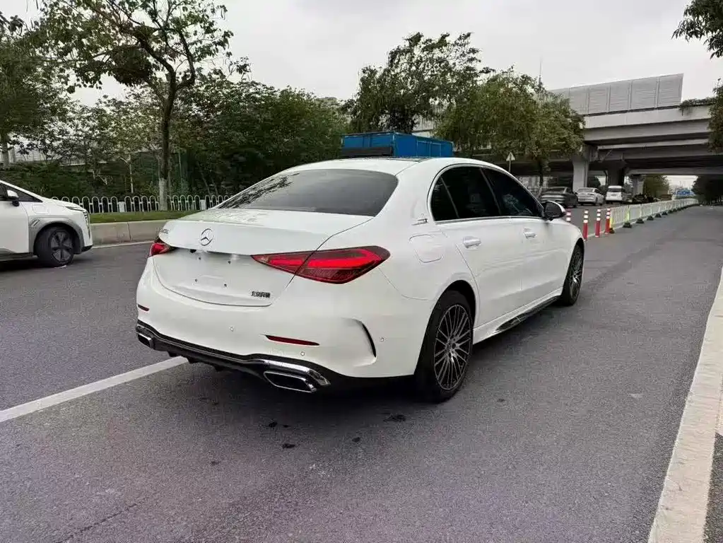 Mercedes-Benz C-Class 2024
