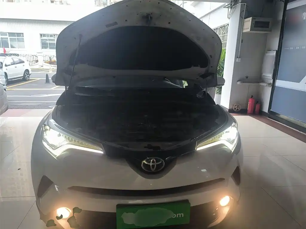 Toyota C-HR 2019 — фото 16