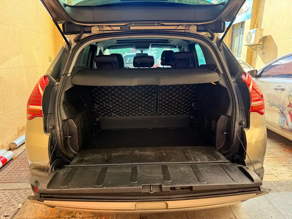 Peugeot 3008 2016 — фото 13