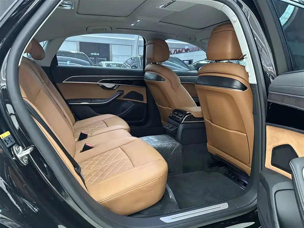 Audi A8 2023 — фото 16