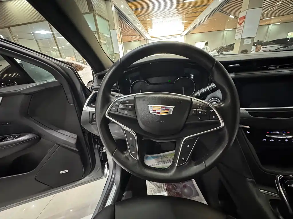 Cadillac XT5 2023 — фото 31