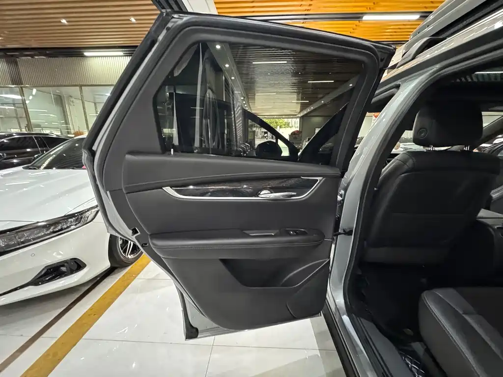 Cadillac XT5 2023 — фото 35