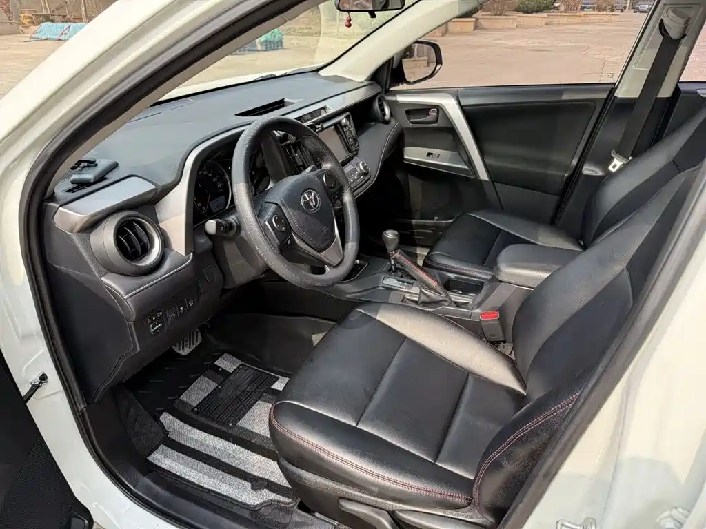 Toyota RAV4 2019 — фото 20