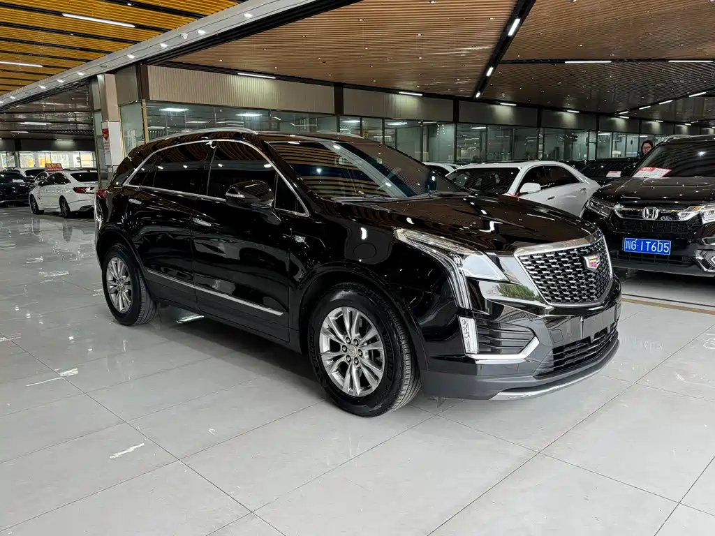Cadillac XT5 2022 — фото 1