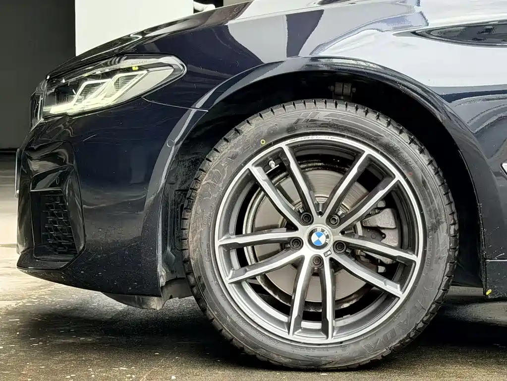 BMW 5 Series 2023 — фото 11