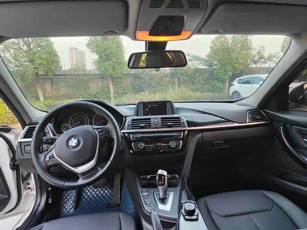 BMW 3 Series 2016 — фото 12