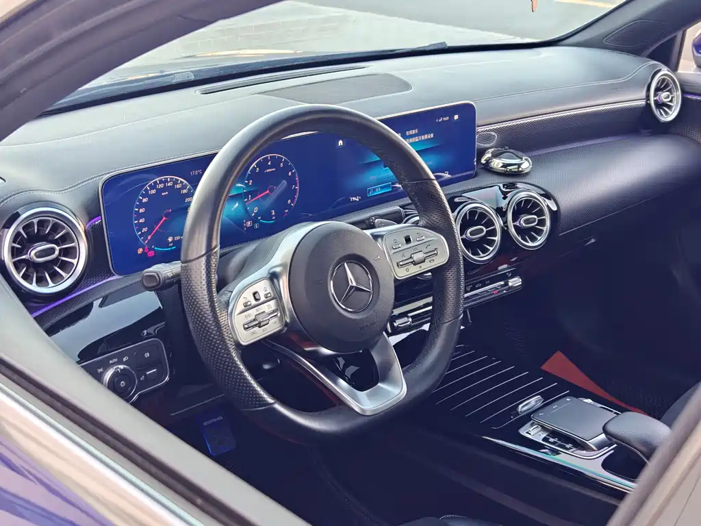 Mercedes-Benz A-Class 2020 — фото 11
