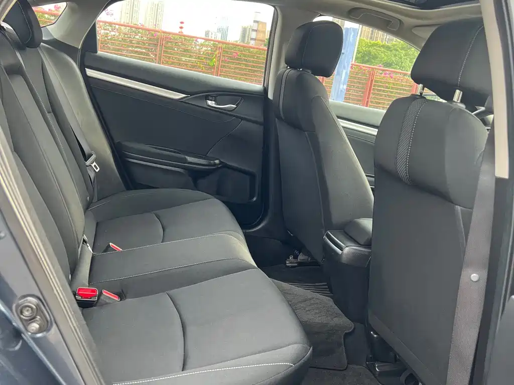 Honda Civic 2019 — фото 10